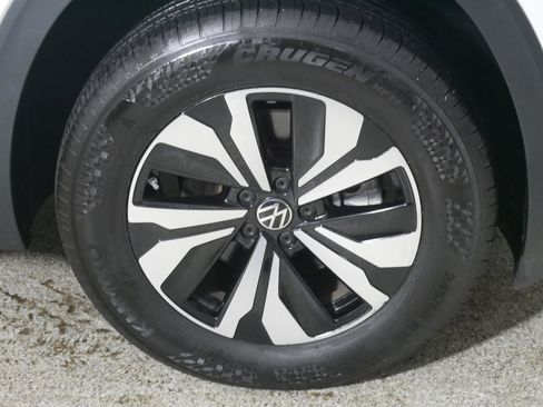 Used 2025 Volkswagen Atlas SE AWD/4WD image 15