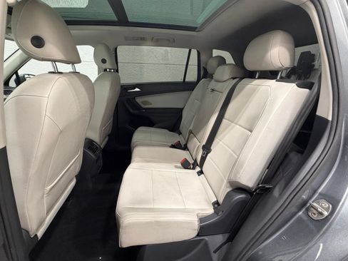 Used 2018 Volkswagen Tiguan SEL FWD image 18