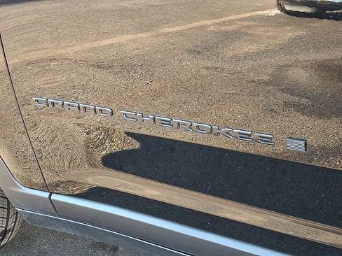 Certified 2025 Jeep Grand Cherokee Altitude image 30