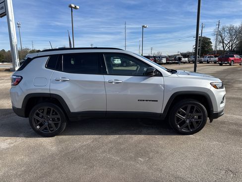 New 2026 Jeep Compass Latitude AWD/4WD image 5