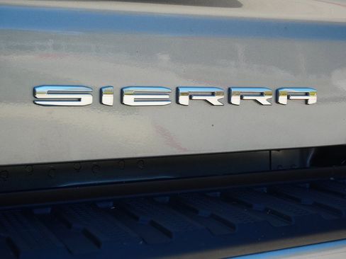 Used 2025 GMC Sierra 1500 Denali image 9
