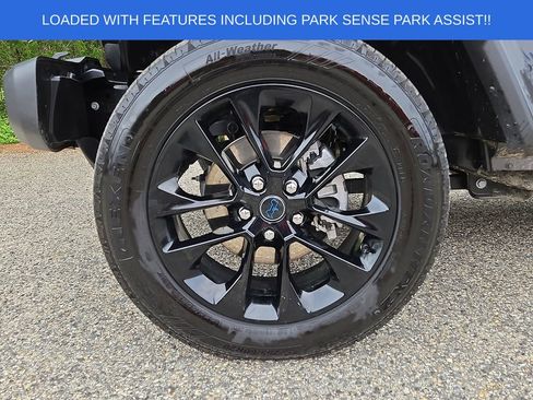 Used 2025 Jeep Wrangler Unlimited Sahara w/ Safety Group AWD/4WD image 8