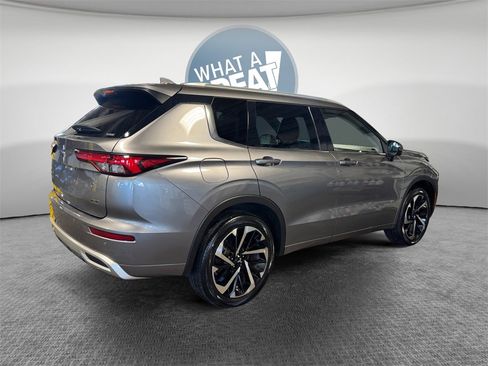 Used 2022 Mitsubishi Outlander SEL image 3