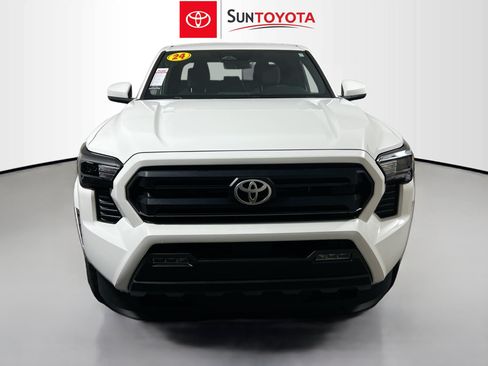 Used 2024 Toyota Tacoma SR5 AWD/4WD image 10