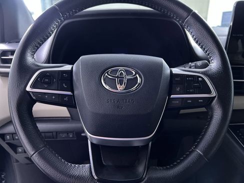 Used 2021 Toyota Sienna XLE image 14