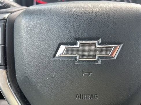 Used 2021 Chevrolet Silverado 1500 LT Trail Boss w/ Convenience Package II AWD/4WD image 19