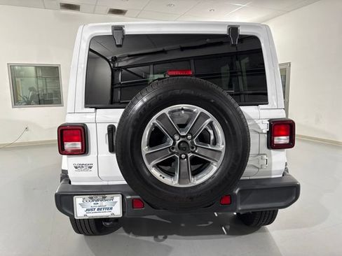 Used 2022 Jeep Wrangler Unlimited Sahara AWD/4WD image 8