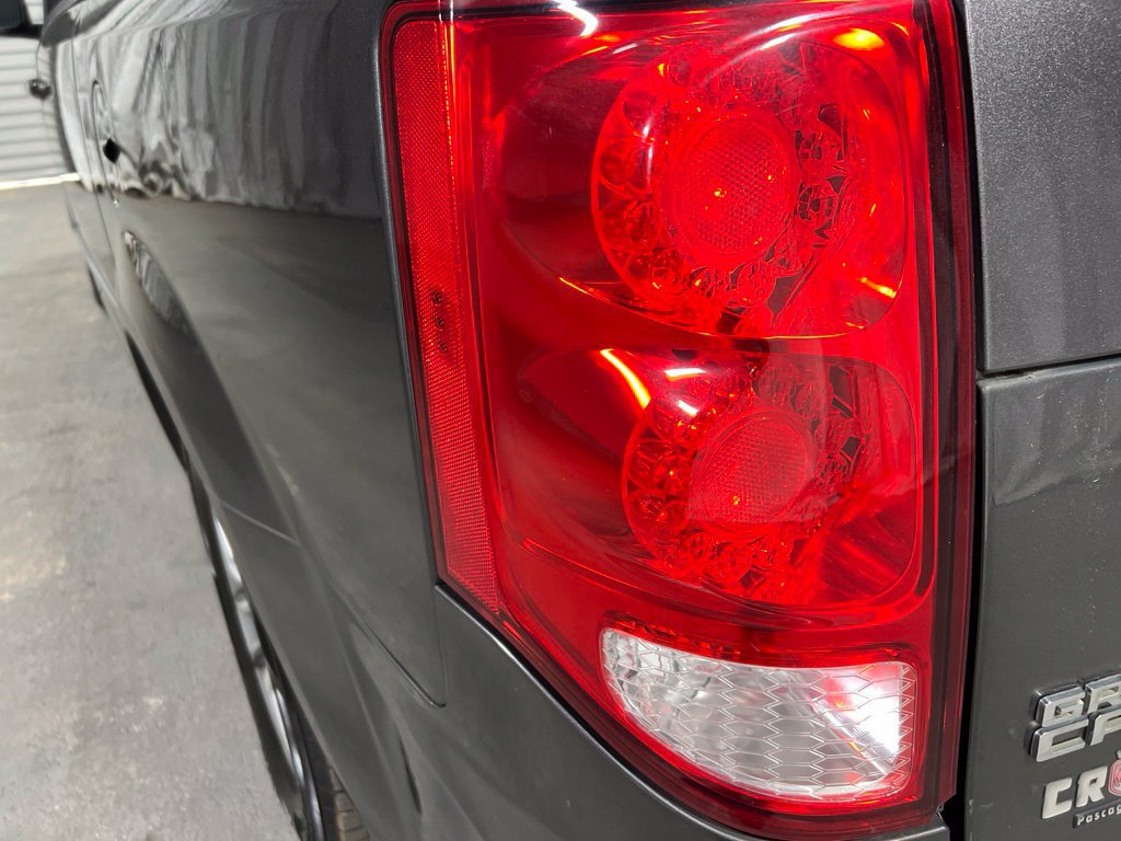 Used 2017 Dodge Grand Caravan SE FWD image 30