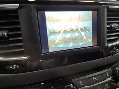 Used 2018 Chrysler Pacifica Touring Plus w/ Tire & Wheel Group image 23