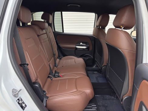 Used 2021 Mercedes-Benz GLB 250 w/ AMG Line image 39