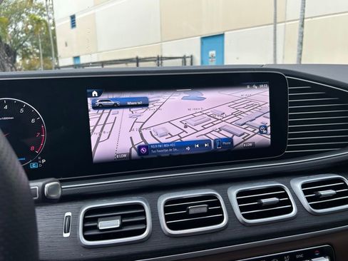 Used 2024 Mercedes-Benz GLS 450 4MATIC image 28