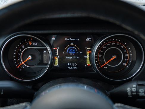 Used 2019 Jeep Wrangler Unlimited Sahara w/ Uconnect 4C Nav & Sound Group image 24