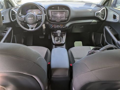 Certified 2025 Kia Soul LX w/ LX Technology Package FWD image 14