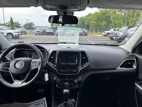Used 2019 Jeep Cherokee Latitude w/ Popular Appearance Group FWD image 26