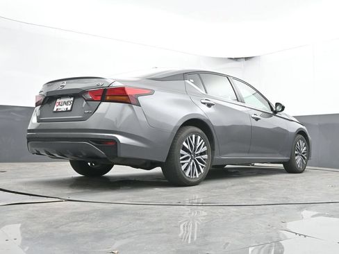 Used 2024 Nissan Altima 2.5 SV AWD/4WD image 29