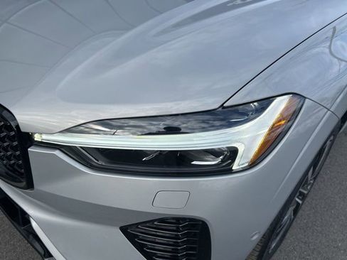 Certified 2025 Volvo XC60 B5 Plus image 8