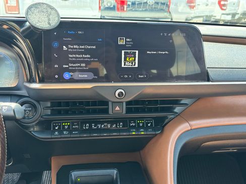 Used 2025 Toyota Crown Signia image 16