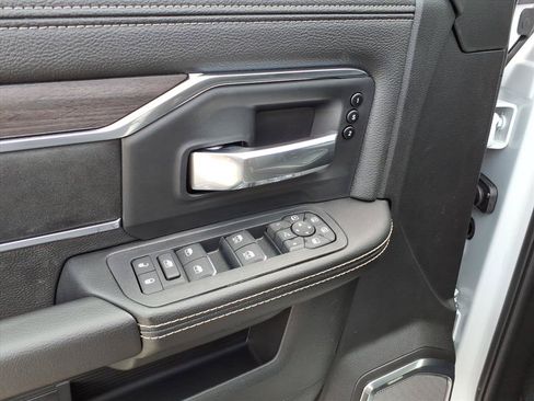 New 2026 RAM 2500 Laramie AWD/4WD image 18