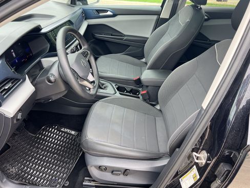 Certified 2023 Volkswagen Taos SE w/ Panoramic Sunroof Package FWD image 15