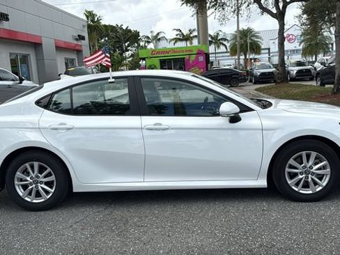 Used 2025 Toyota Camry LE w/ Convenience Package image 11