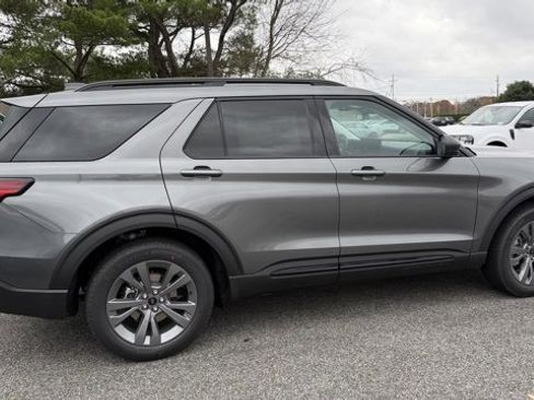 New 2026 Ford Explorer Active image 3