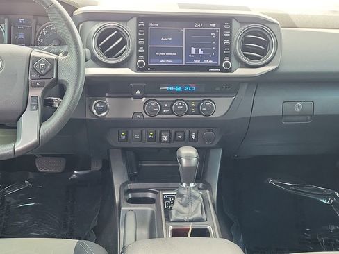 Used 2022 Toyota Tacoma TRD Sport w/ Technology Package RWD image 15