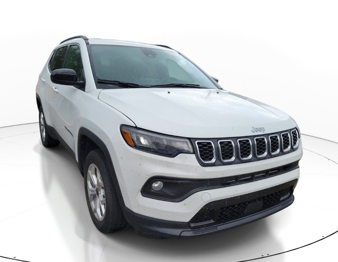 Used 2025 Jeep Compass Latitude AWD/4WD image 10