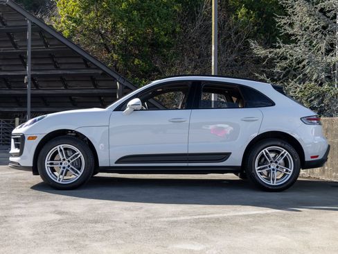 Certified 2026 Porsche Macan AWD/4WD image 2