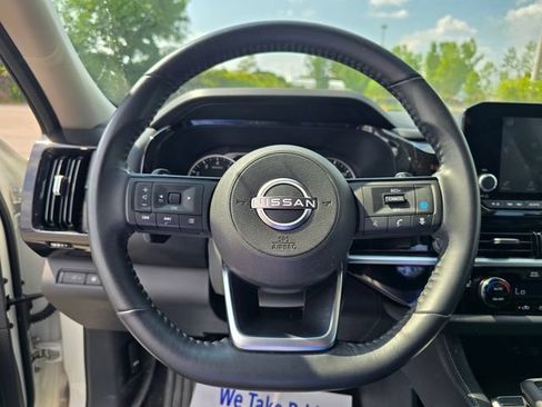 Used 2022 Nissan Pathfinder SV AWD/4WD image 23
