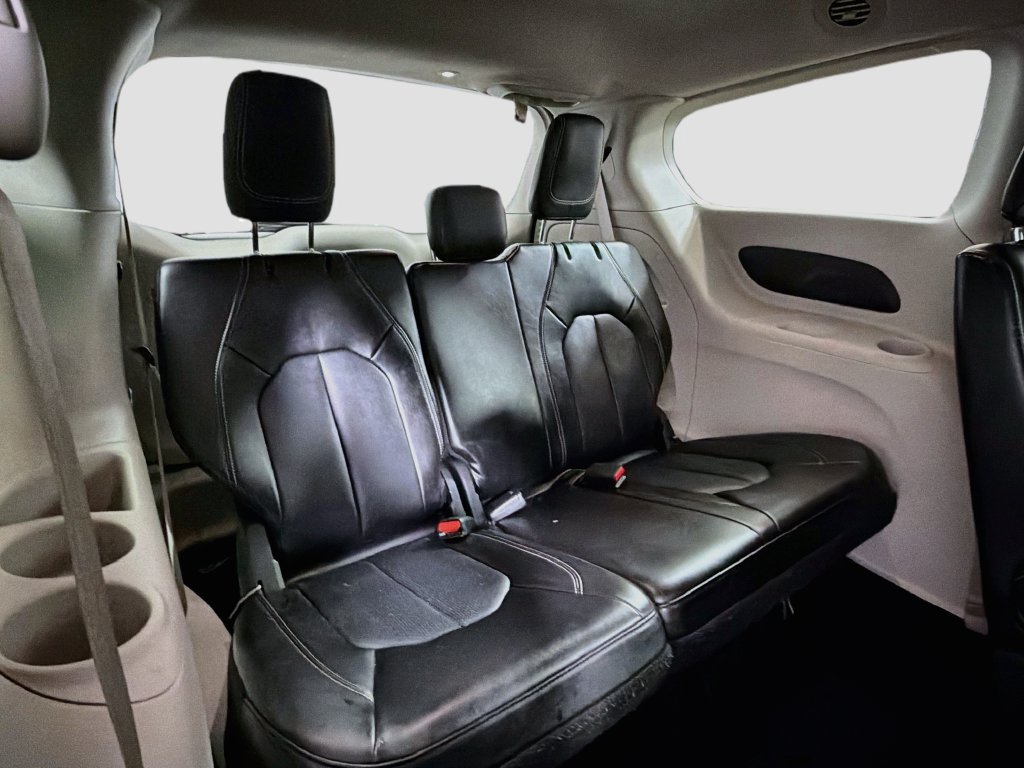 Used 2024 Chrysler Pacifica Touring-L FWD image 27
