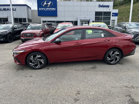 Used 2025 Hyundai Elantra Sport FWD image 19