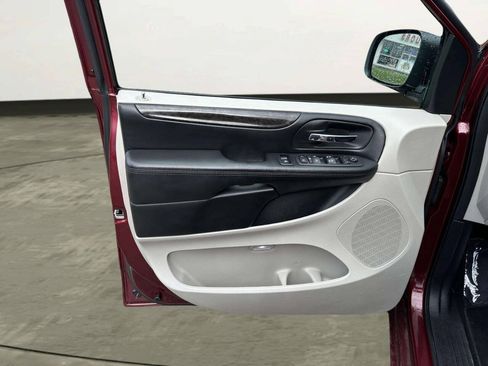 Used 2018 Dodge Grand Caravan SE w/ UConnect Hands-Free Group FWD image 33