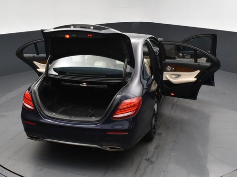 Used 2017 Mercedes-Benz E 300 4MATIC image 24