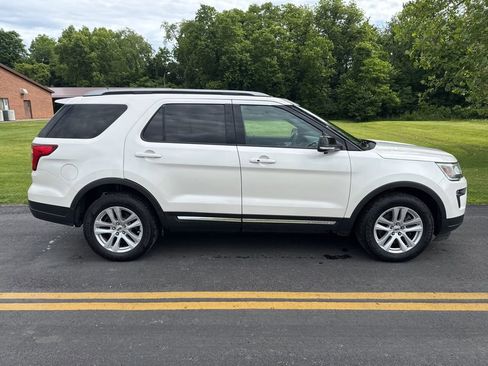 Used 2018 Ford Explorer XLT w/ Equipment Group 201A AWD/4WD image 8