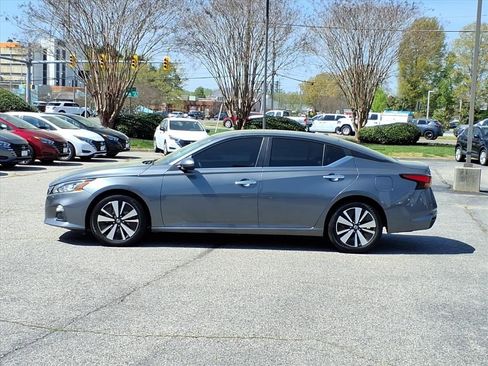 Used 2021 Nissan Altima 2.5 SV image 3
