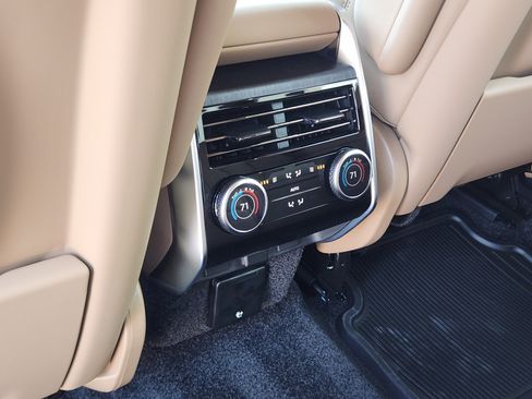 New 2025 Land Rover Range Rover Long Wheelbase SE image 30