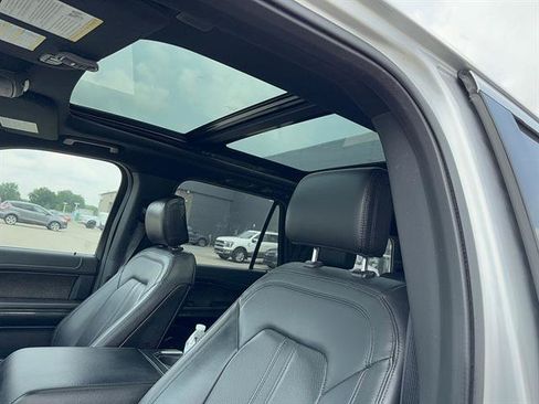 Used 2018 Ford Expedition Limited w/ Equipment Group 302A AWD/4WD image 6