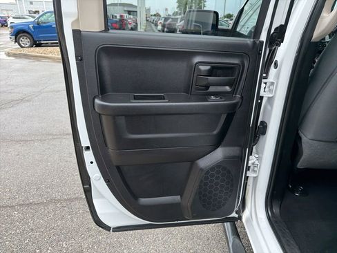 Used 2017 RAM 1500 Express AWD/4WD image 17