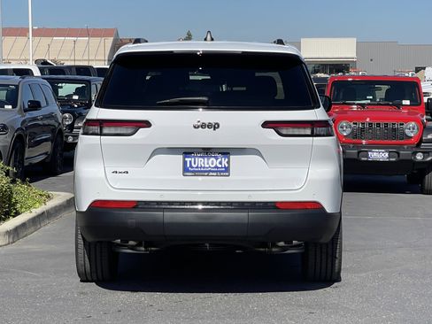 New 2025 Jeep Grand Cherokee L Laredo image 9