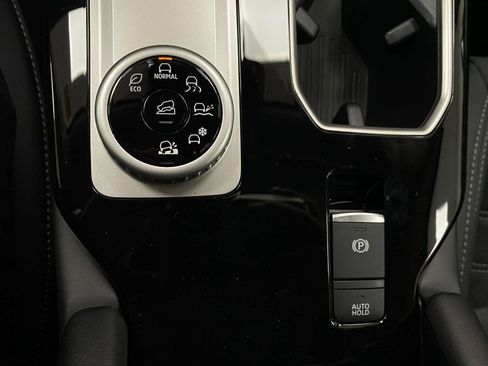 New 2025 Mitsubishi Outlander SE image 27