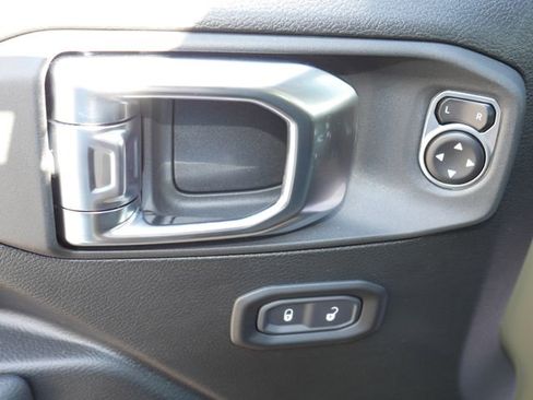 Used 2025 Jeep Gladiator Sport AWD/4WD image 10