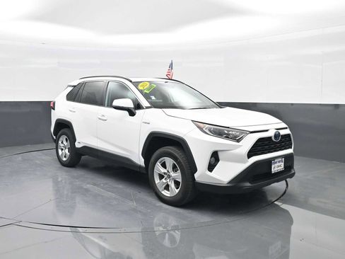 Used 2021 Toyota RAV4 XLE w/ Convenience Package image 1