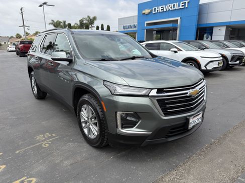 Used 2023 Chevrolet Traverse LT FWD image 2