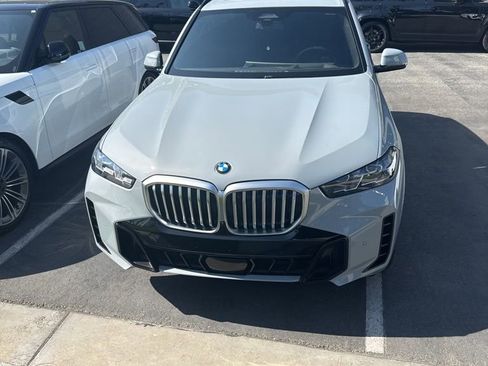 Used 2025 BMW X5 xDrive40i w/ M Sport Package AWD/4WD image 3