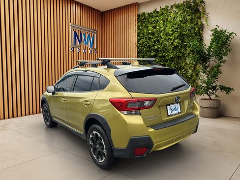 Used 2021 Subaru Crosstrek 2.0i Premium w/ Moonroof Package image 32