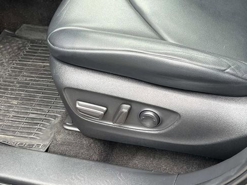 Used 2023 Toyota Highlander XLE AWD/4WD image 29