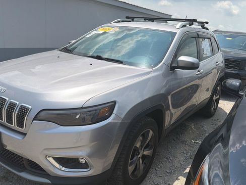 Used 2019 Jeep Cherokee Limited w/ Trailer Tow Group AWD/4WD image 3