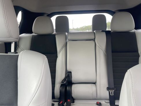 Used 2025 Mitsubishi Outlander SE image 23