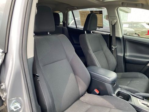Used 2018 Toyota RAV4 XLE AWD/4WD image 31