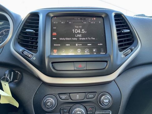 Used 2017 Jeep Cherokee Latitude w/ Cold Weather Group image 13